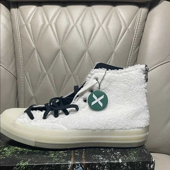 Converse Chuck 70 Low Top Sneakers in Cream & Black - Picture 6 of 12